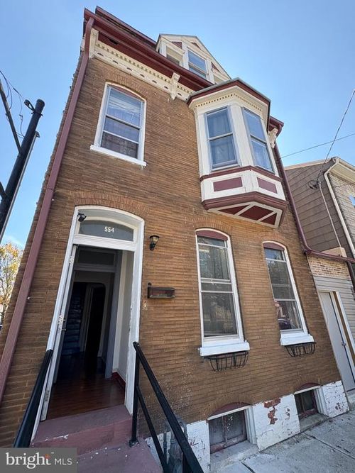 554 W King St, YORK, PA, 17401-3747 | Card Image
