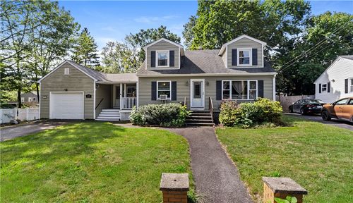 132 Davis Ave, Cranston, RI, 02910-5746 | Card Image