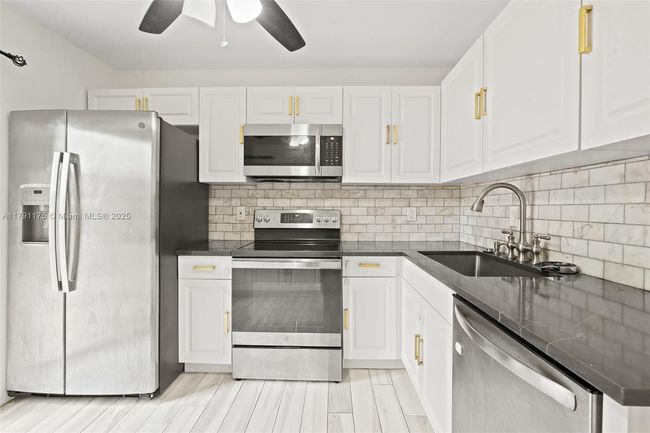 18982 Cloud Lake Cir, House other with 2 bedrooms, 2 bathrooms and null parking in Boca Raton FL | Image 13