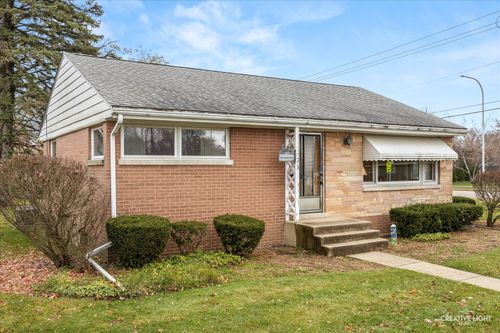 1103 Hiawatha Dr, Elgin, IL, 60120-2533 | Card Image