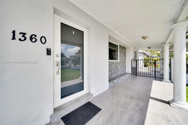0 - 1360 W 4 Th Ln, House other with 3 bedrooms, 3 bathrooms and null parking in Hialeah FL | Image 4