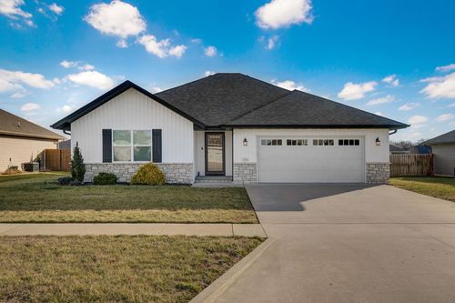 1884 S Lullwood Ave, Springfield, MO, 65802-5289 | Card Image