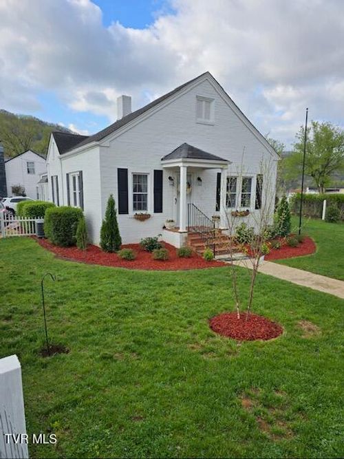 310 E Jackson St, Gate City, VA, 24251-3524 | Card Image