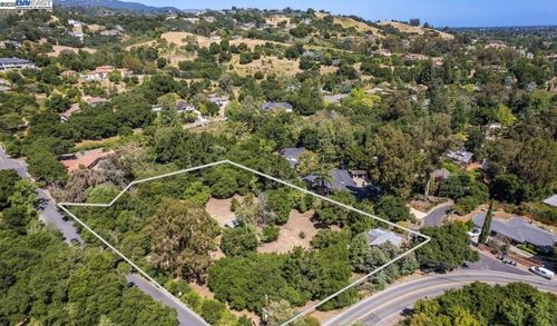 12991 Pierce Rd, Saratoga, CA, 95070-3741 | Card Image