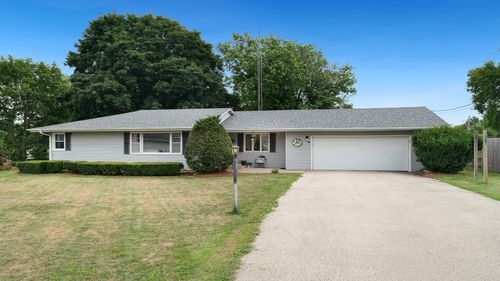 411 Williams Dr, Oregon, IL, 61061-1043 | Card Image