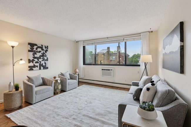 Living Room | Image 8
