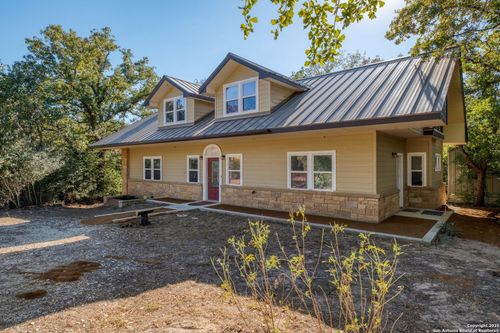 123 Bowie Trl, Luling, TX, 78648-4144 | Card Image