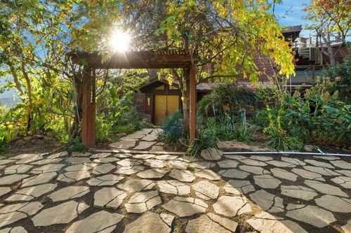 711 W California Way, Woodside, CA, 94062-4034 | Card Image