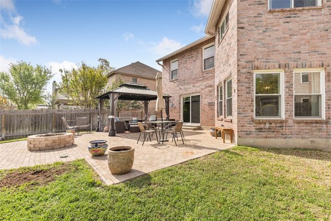 Large outdoor living space | Image 27