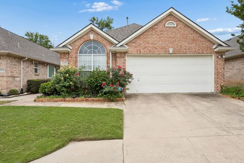 2232 Wembley Wood Ln, Bedford, TX, 76022-6112 | Card Image