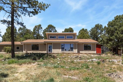 42 Thunderbird Ln, Tijeras, NM, 87059-8003 | Card Image