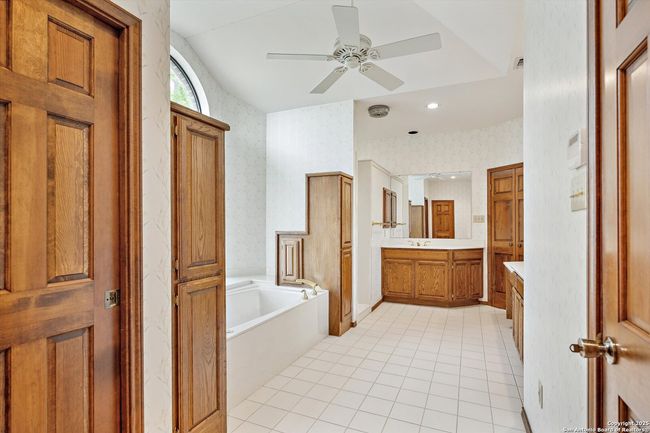 640 Woodlake Dr, House other with 5 bedrooms, 5 bathrooms and null parking in Mcqueeney TX | Image 18