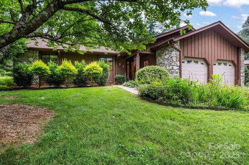 27 Poplar Ct, Hendersonville, NC, 28792-1240 | Card Image
