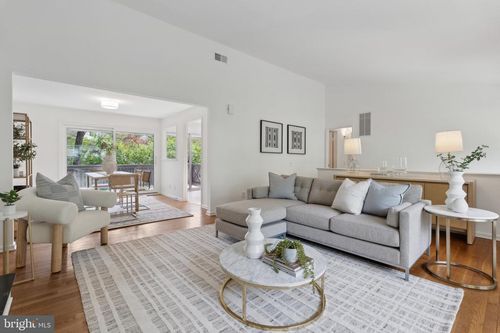 8300 Tomlinson Ave, BETHESDA, MD, 20817-4416 | Card Image