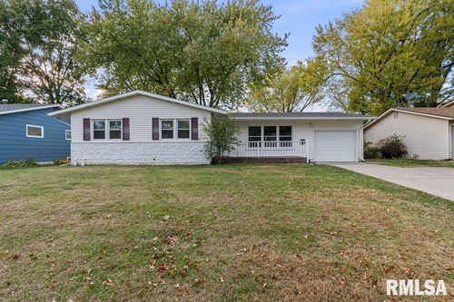 1718 Fairmeadows Dr, Bettendorf, IA, 52722-3840 | Card Image