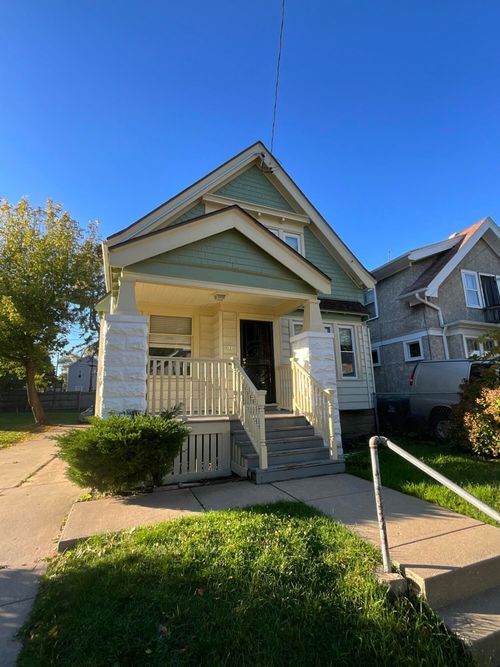 121 W Keefe Ave, Milwaukee, WI, 53212-1517 | Card Image