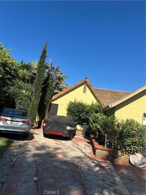 1917 Rousselle St, Santa Ana, CA, 92707-2852 | Card Image