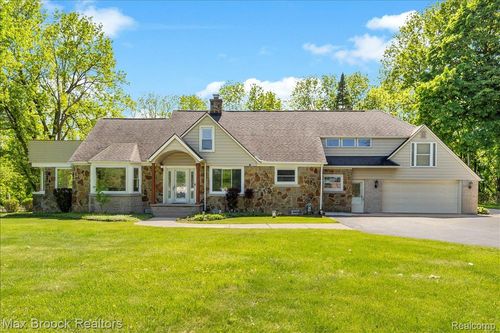 43747 Woodward Ave, Bloomfield Hills, MI, 48302-5003 | Card Image