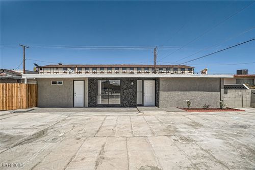 4558 Sheppard Dr, Las Vegas, NV, 89122-6643 | Card Image