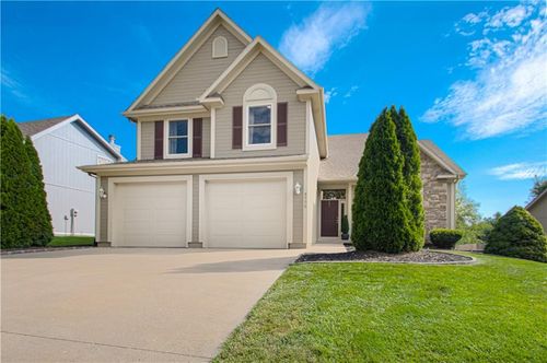 8500 Ne 97th Ter, Kansas City, MO, 64157-7610 | Card Image