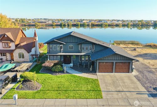 915 Edgewater Ln, Moses Lake, WA, 98837-1680 | Card Image