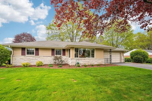 2430 W Apple Tree Road, GLENDALE, WI, 53209 | Card Image