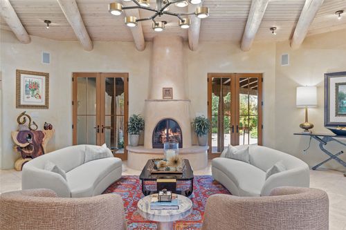 32 Camino De Vecinos, Santa Fe, NM, 87507-7901 | Card Image