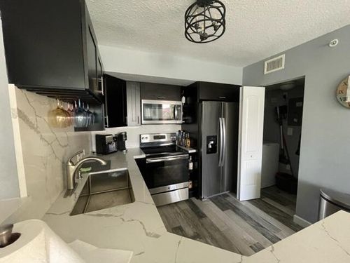 110-110 Villa Cir, Boynton Beach, FL, 33435-8902 | Card Image