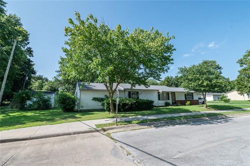 2409 W 1st St, Coffeyville, KS, 67337-2601 | Card Image