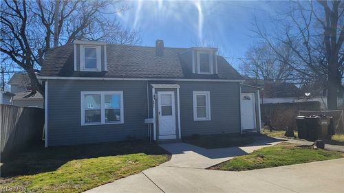 4011 Liggett Dr, Parma, OH, 44134-2533 | Card Image