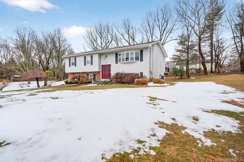 41 Montclair Ave, Airmont, NY, 10952-4127 | Card Image