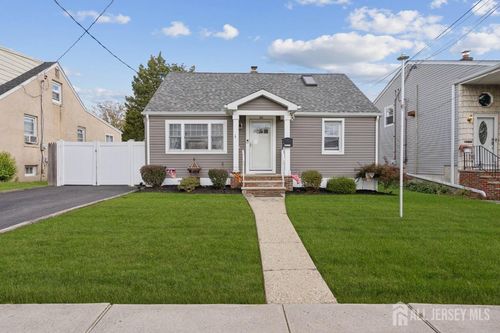 40 Dorothy St, Carteret, NJ, 07008-1308 | Card Image