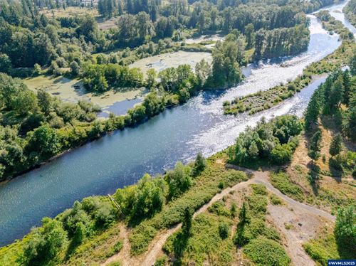 42688 N River Dr, Sweet Home, OR, 97386 | Card Image