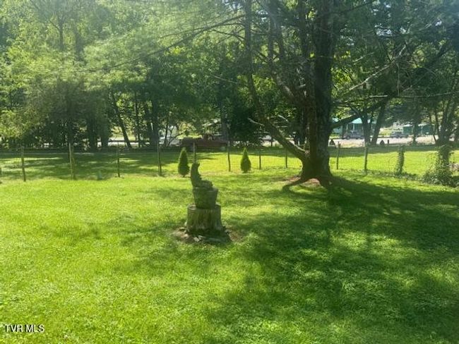 123 Mcmahan Gibbs Rd, House other with 2 bedrooms, 2 bathrooms and null parking in Roan Mountain TN | Image 11