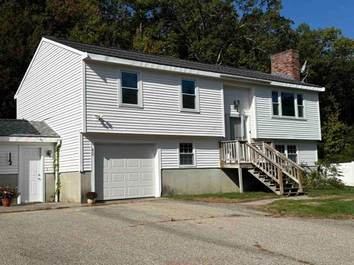 82 Viola Cir, Seabrook, NH, 03874-4698 | Card Image