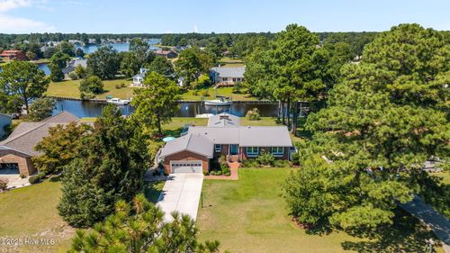 1105 Caracara Dr, New Bern, NC, 28560-7160 | Card Image
