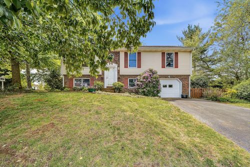 300 Brittany Ln, Salem, VA, 24153-3968 | Card Image