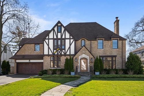 562 Earlston Rd, Kenilworth, IL, 60043-1015 | Card Image