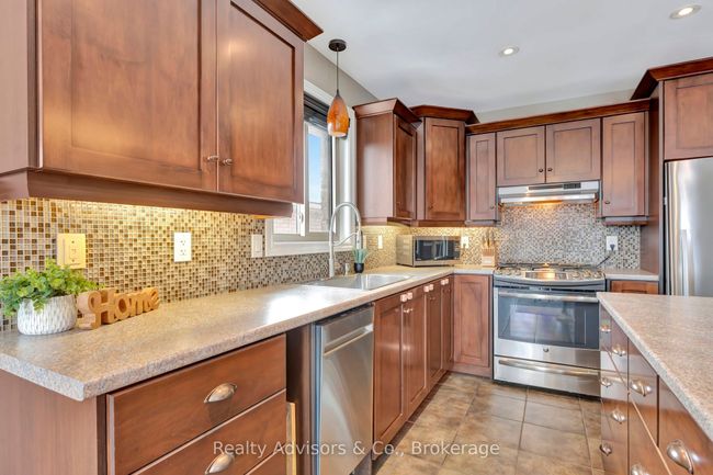56 Southampton Dr, House other with 3 bedrooms, 2 bathrooms and 2 parking in Saint George ON | Image 10