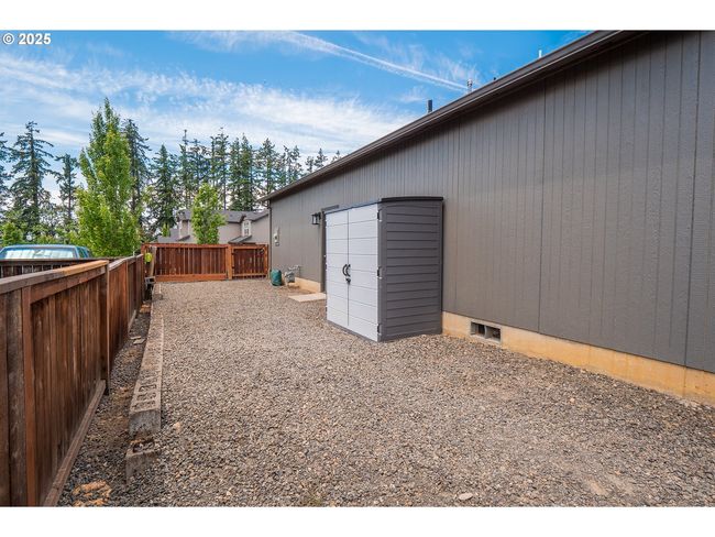 1067 S 55 Th St, House other with 3 bedrooms, 2 bathrooms and 2 parking in Springfield OR | Image 32