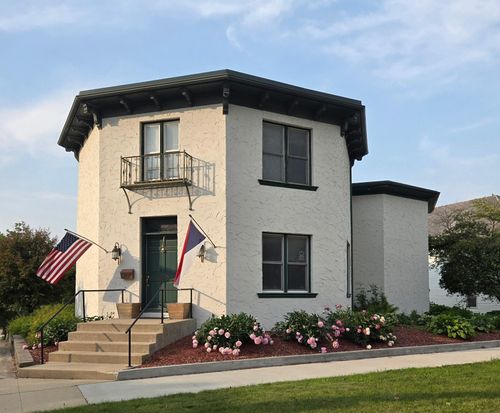 408 W Broadway St, Decorah, IA, 52101-1742 | Card Image