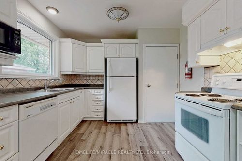 upper-26 Glengarry Rd, Saint Catharines, ON, L2T2V2 | Card Image