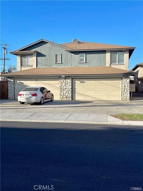 17 E Plymouth St, Long Beach, CA, 90805-8102 | Card Image