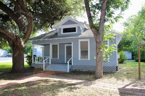 303 N 4th St, Kenedy, TX, 78119-2319 | Card Image