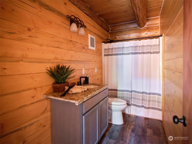 Main Bathroom | Image 19