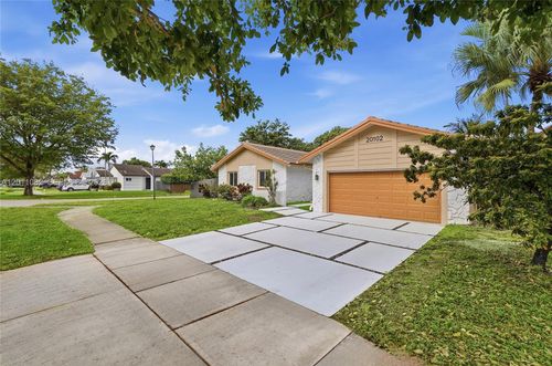 20102 Nw 62nd Ave, Hialeah, FL, 33015-4866 | Card Image