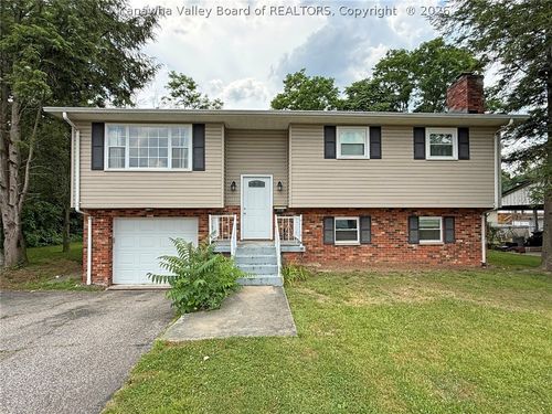 111 Walk Dr, Saint Albans, WV, 25177-3529 | Card Image