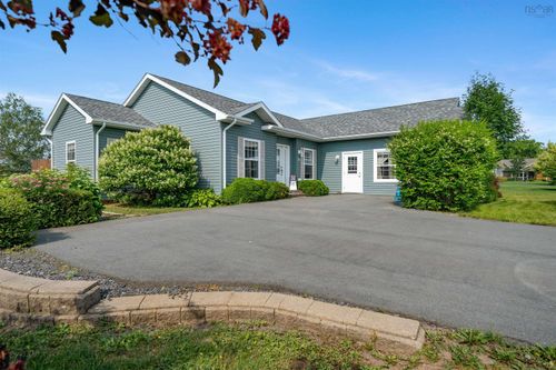 43 Deer Haven Dr, Kentville, NS, B4N0B8 | Card Image