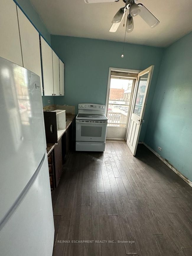 206 Hughson St. N, House other with 4 bedrooms, 3 bathrooms and null parking in Hamilton ON | Image 16