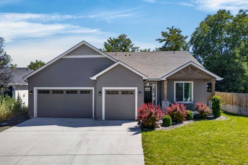 642 E 32nd Ct, Kennewick, WA, 99337-8101 | Card Image